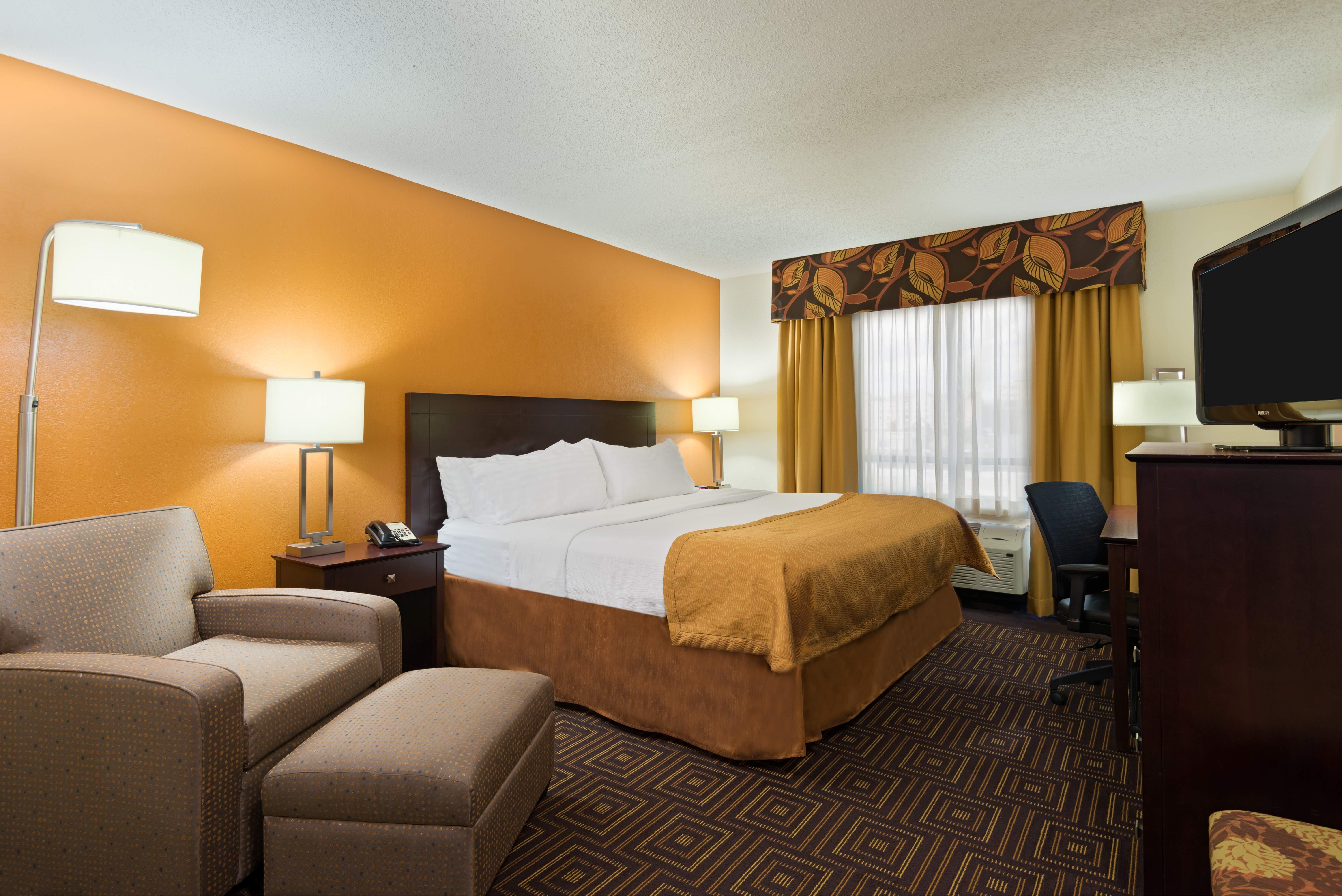 Holiday Inn Knoxville West - Cedar Bluff By Ihg Exterior photo